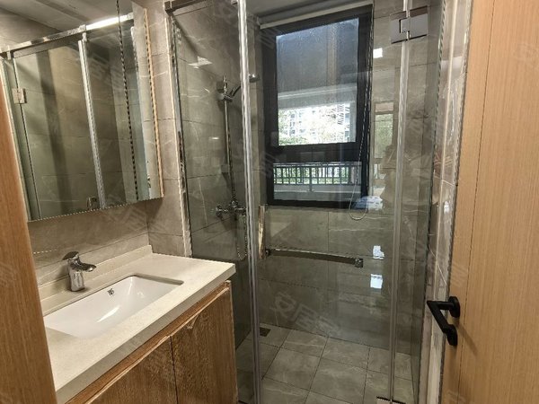 无锡惠山洛社铂雅澜庭东区洛城 红星天铂 精装小三房 阳台已封 周边