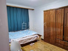 丹东振兴第二医院月亮岛夜市附近 步梯5楼 一室 家电齐全 拎包住 包取暖出租房源真实图片