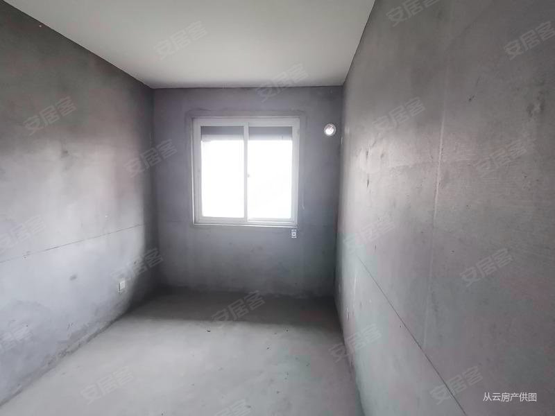 冠城大通蓝郡松苑4室2厅2卫124.19㎡南北105万