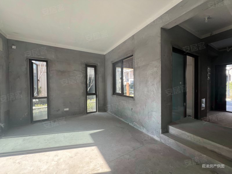 余姚漫悦湾(四期别墅)5室3厅4卫128㎡南北235万