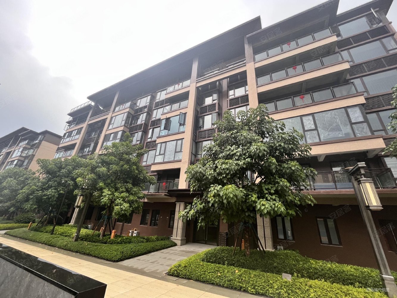 龙光莲花悦府4室2厅2卫141.04㎡南北107万