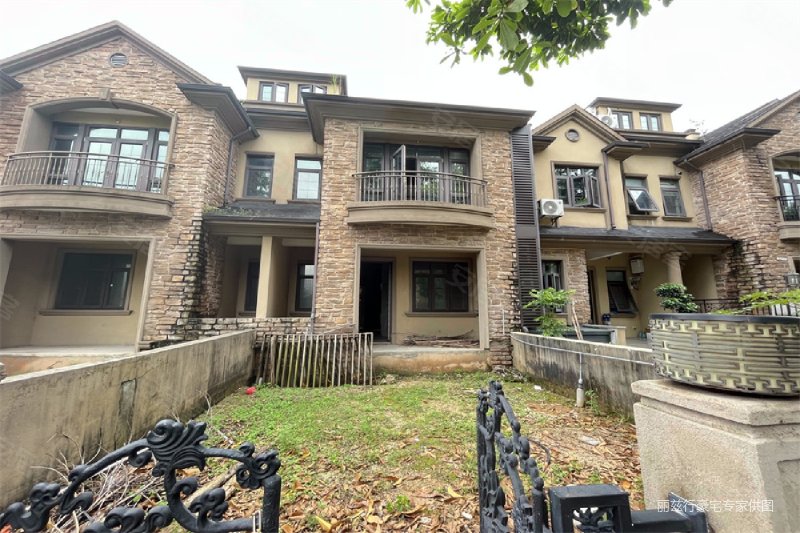 莱蒙水榭山一手业主毛坯房,方便看房,已做好加建