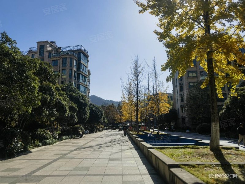 翰墨香林苑6室3厅4卫216.28㎡南498万