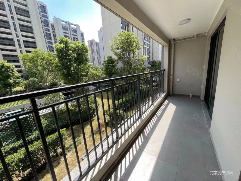 尹山湖地铁房 华润悦景湾 精装大四房 双环双轨双隧道