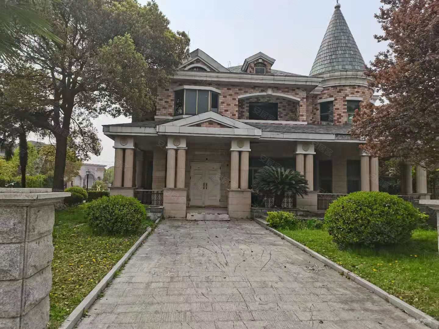 阳明山庄4室2厅3卫302㎡南北530万