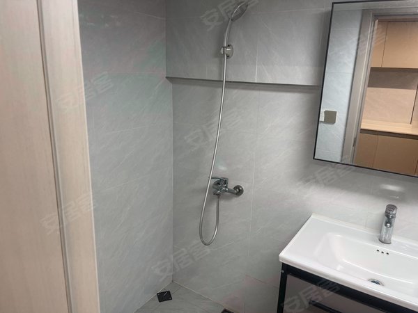 海宁许村镇许村名汇公馆长安地铁口 名汇公馆精装一室诚心出租 拎包入住 800一个月出租房源真实图片