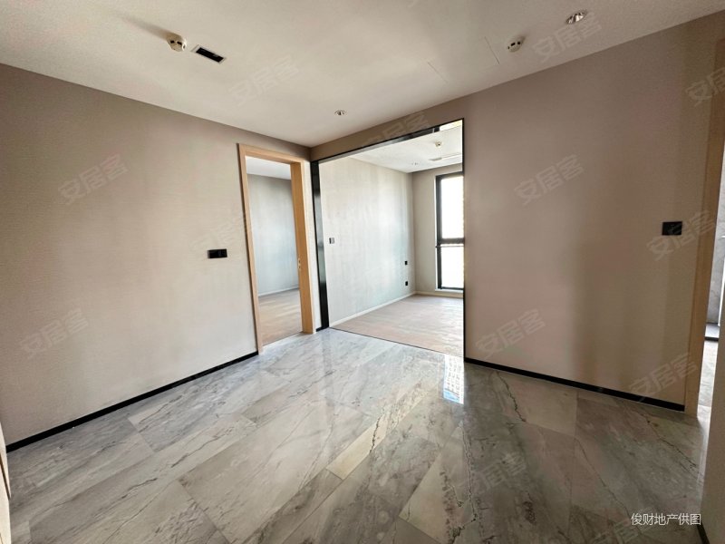 一环芯 俊发逸天峰 中间楼层 大平层 全新无人住过随时看房