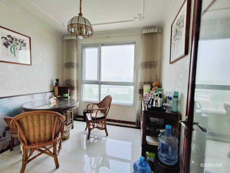 伯爵公馆,电梯顶复,共三层四室三厅双卫