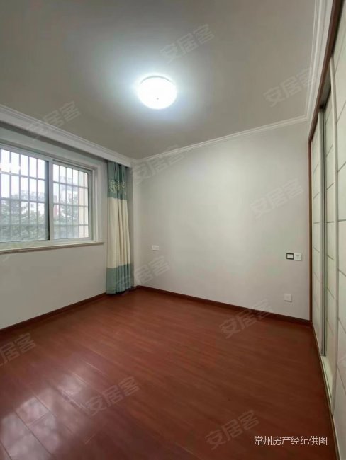 南洲花园四期电梯房三室两厅两卫精装库6平东西全留