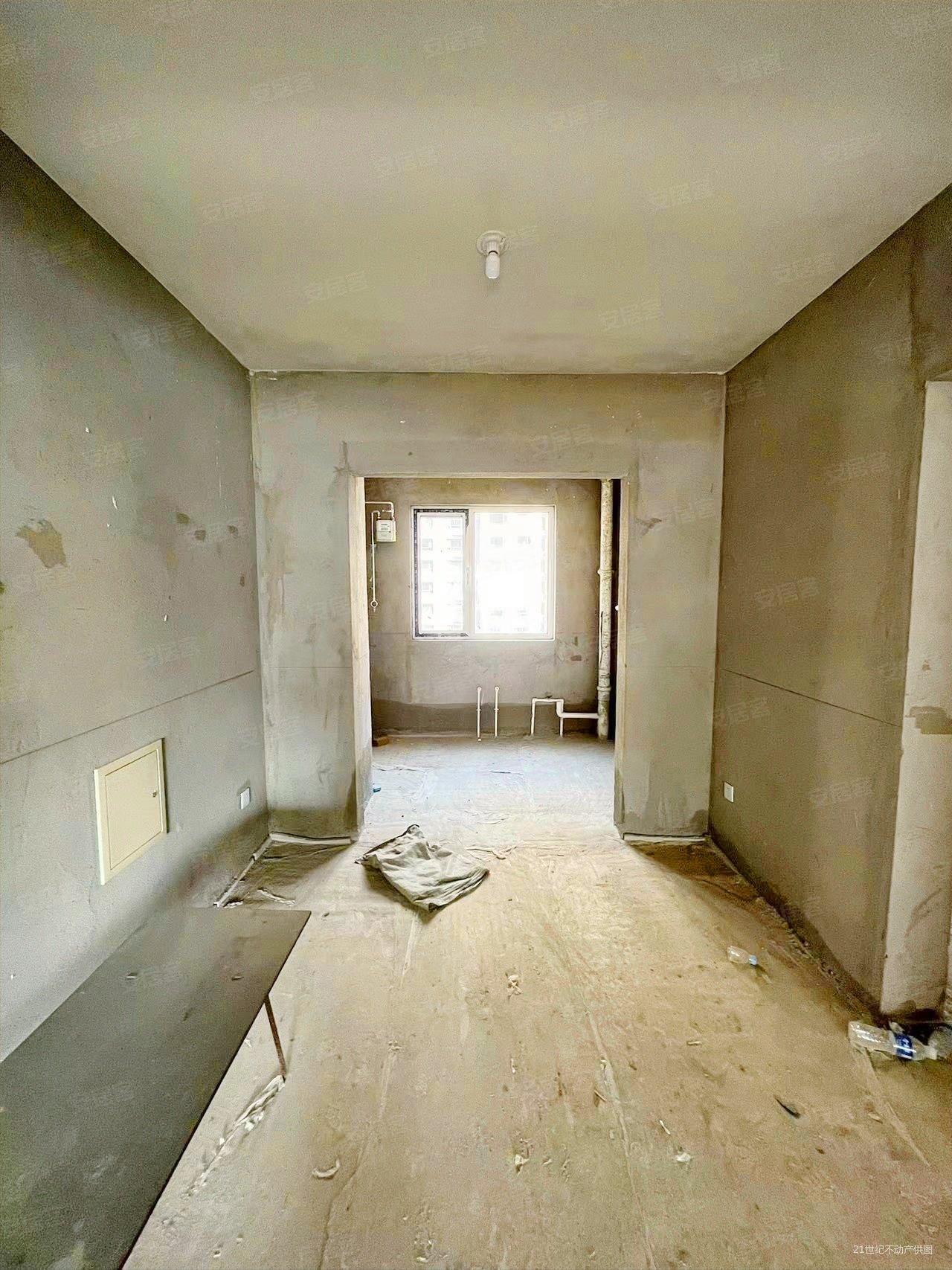 天洲视界城 毛坯三室 次新房 南北通透 中间楼层采光好