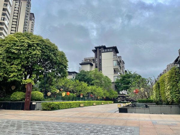 南宁青秀凤岭南唐樾青山翰府万象航洋城 东盟商务区 民用水电 拎包入