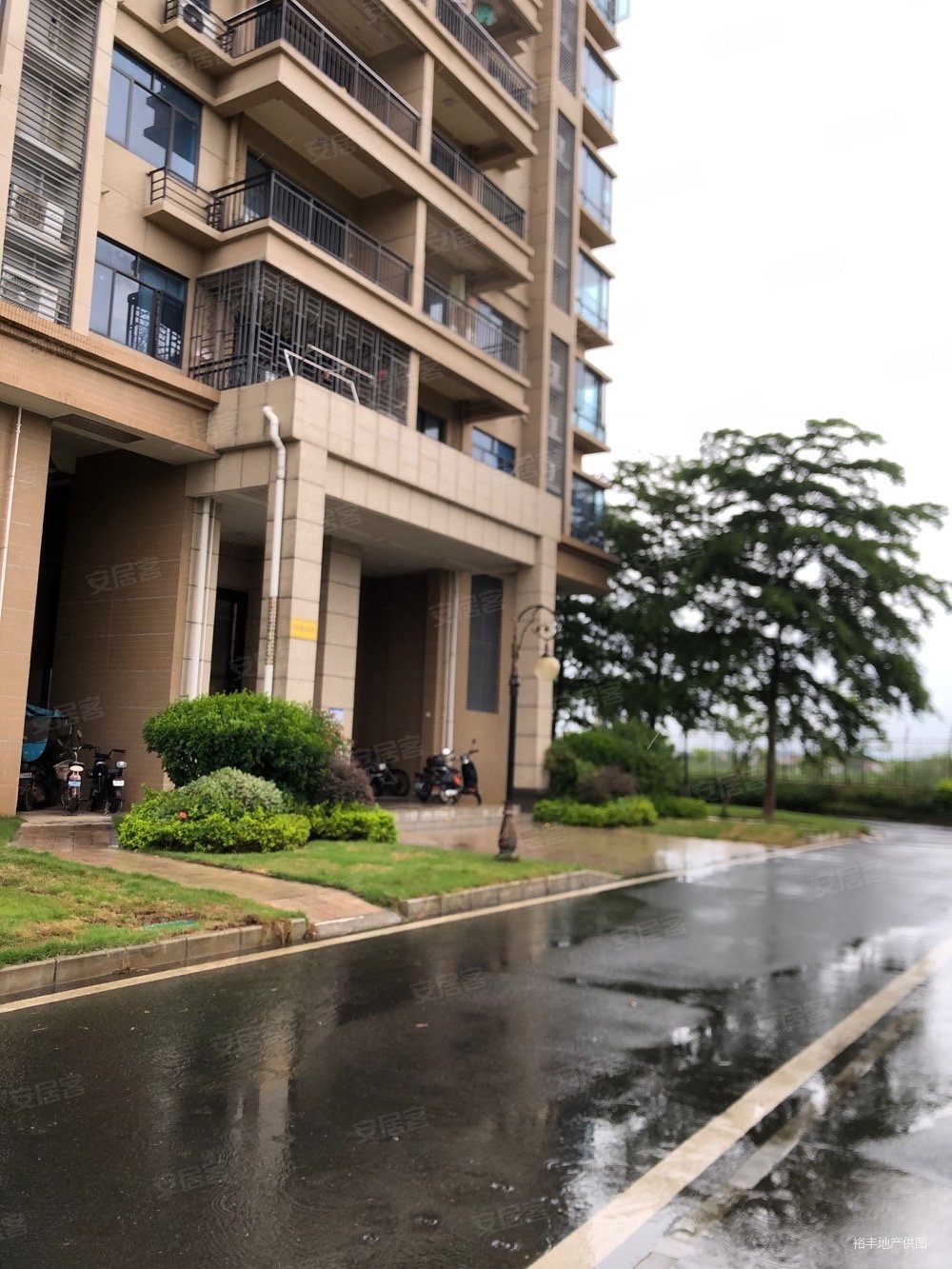 凤岗地铁站全新末入住中间楼层,碧桂园城市花园二手房,155万,3室2厅,1