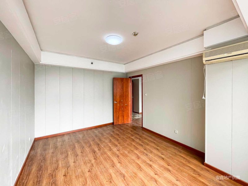 金宸国际大厦有电梯精装修正南朝向交通便捷正规商品房