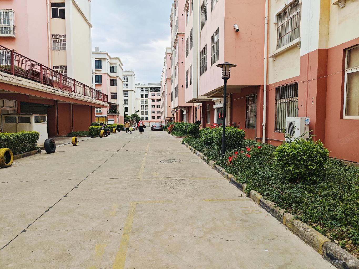 金沙小区大三室可拎包入住  楼层可议价