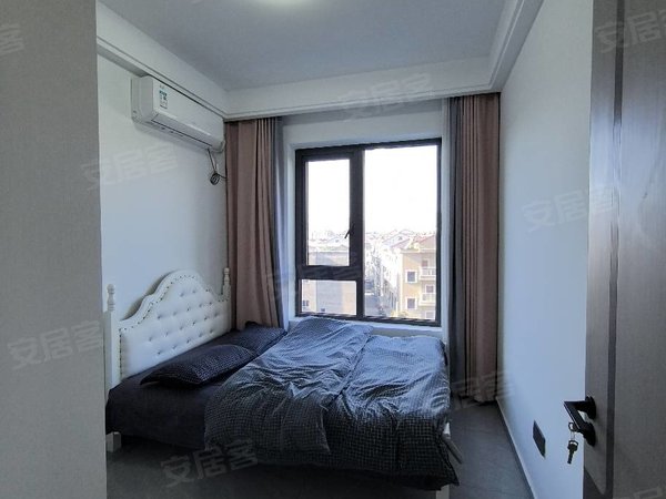 金华东阳横店横店南江府南江府中心位置大4房边套！现代简约风！家具家电齐全！拎包入住出租房源真实图片