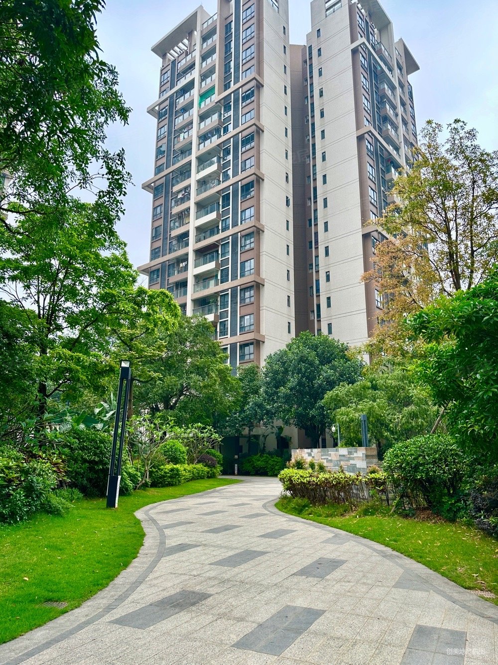 小榄逸丰华庭 总需10个w 买花中旁南向3房2卫