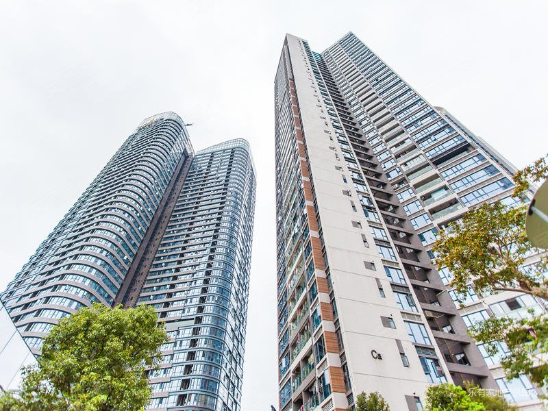 福田次新三房,梅景地铁口物业,空中花园平台,车位充足,绿景虹湾二手房