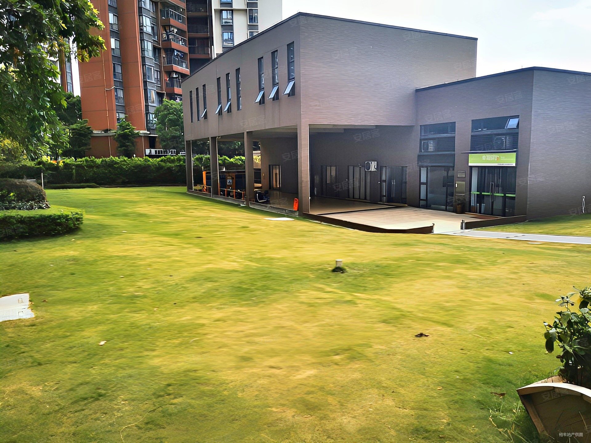 万科金悦香树2房77方繁华地段交通便利