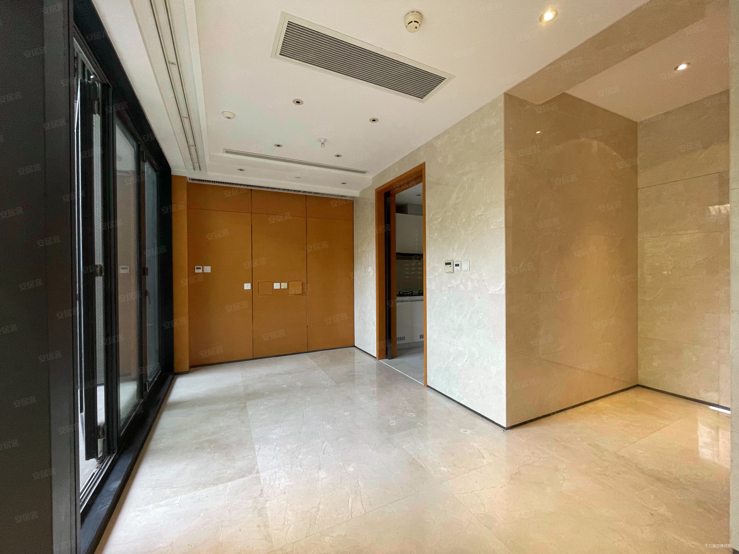 760国锐金嵿复式四居 有   次新房 精装修 看房有钥匙