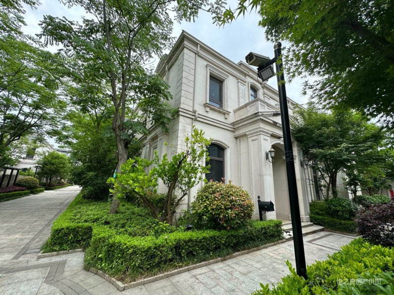昆山市绿城玫瑰园(别墅)6室2厅5卫450㎡南北1520万