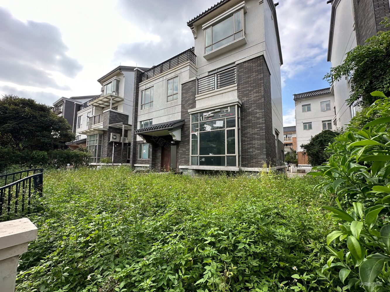 金沙丽水独栋别墅花园150方南向毛坯房可加装电梯