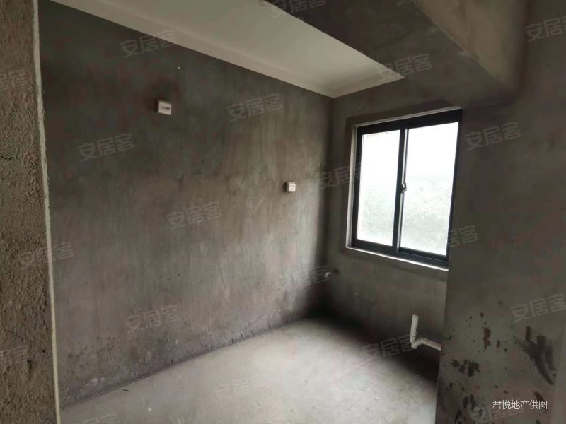 高铁新城植物园板块,舒适3房,户型格局好,无遮挡视野开阔,世茂尚景