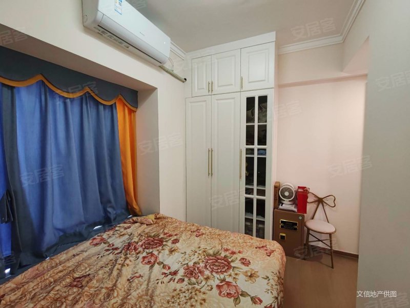 品秀星图大型社区精装四房20x车车位足附送家电