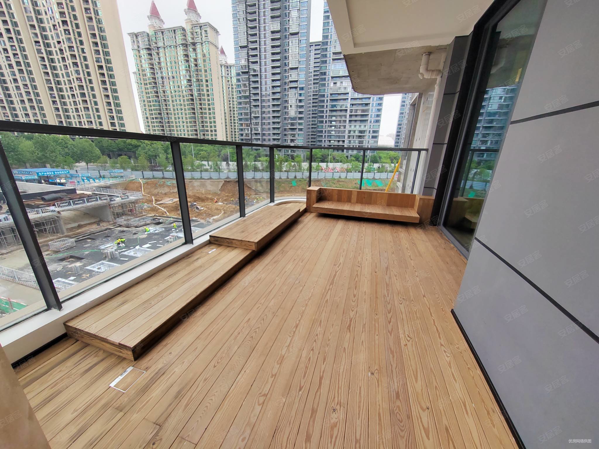 望度山月5室2厅3卫280㎡南北270万