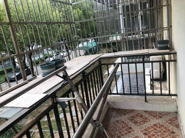 上海浦东川沙顺馨佳园镇实无中介 顺馨佳苑小两房 大阳台 押一付一