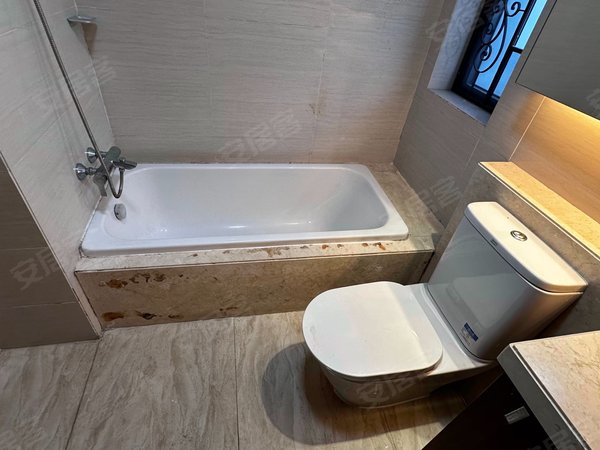 广州南沙金洲越秀滨海悦城(滨海悦城)南向三房两卫 大浴缸 定制衣柜