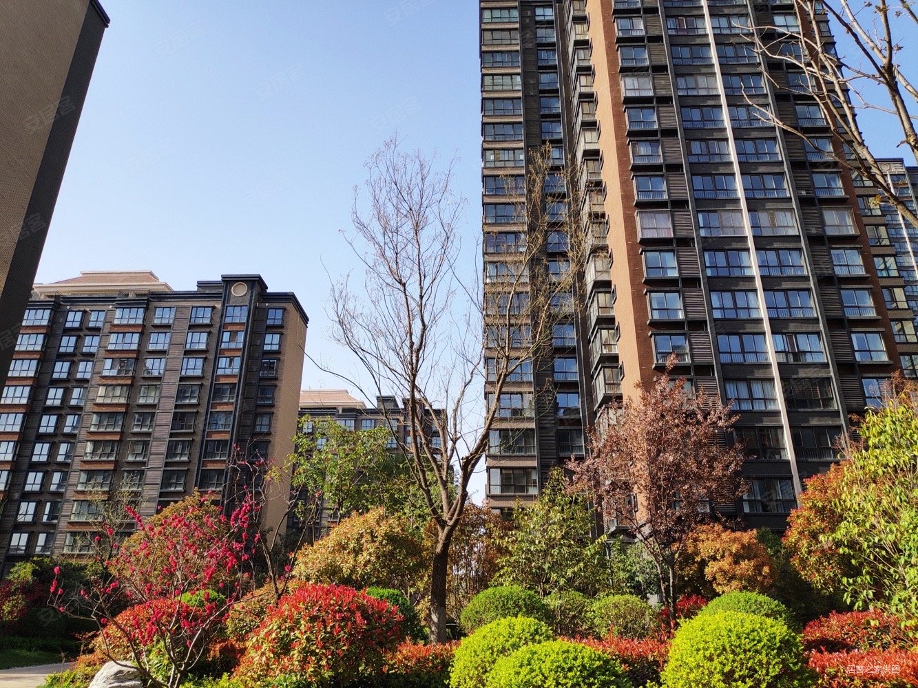 长庆湖滨花园二期3室2厅2卫131㎡南北140万