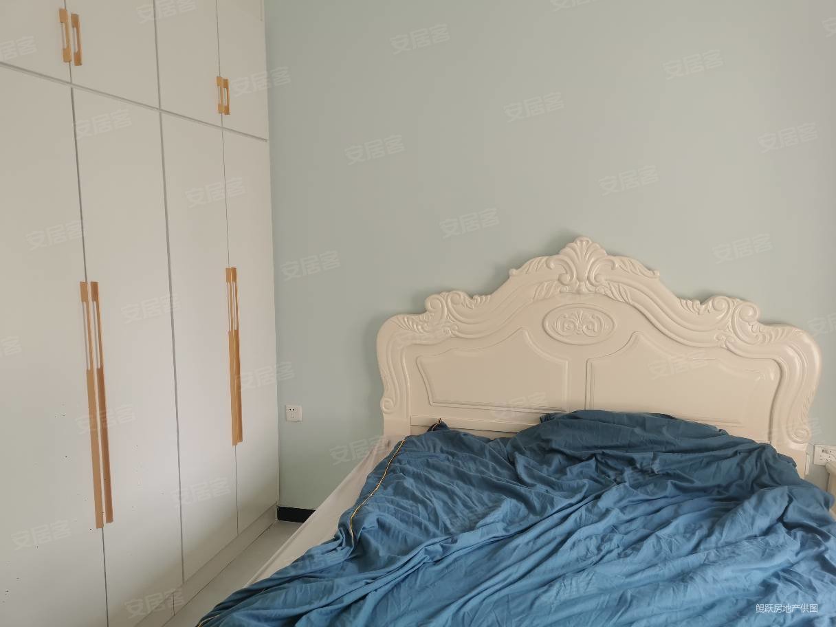 精装三房,拎包入住,环境优美,,荣邦城中区二手房,180万,3室2厅,2卫