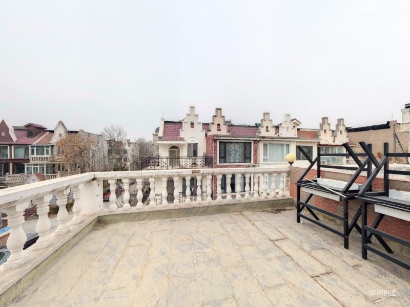 海德堡花园(别墅)4室2厅3卫171.81㎡南北750万