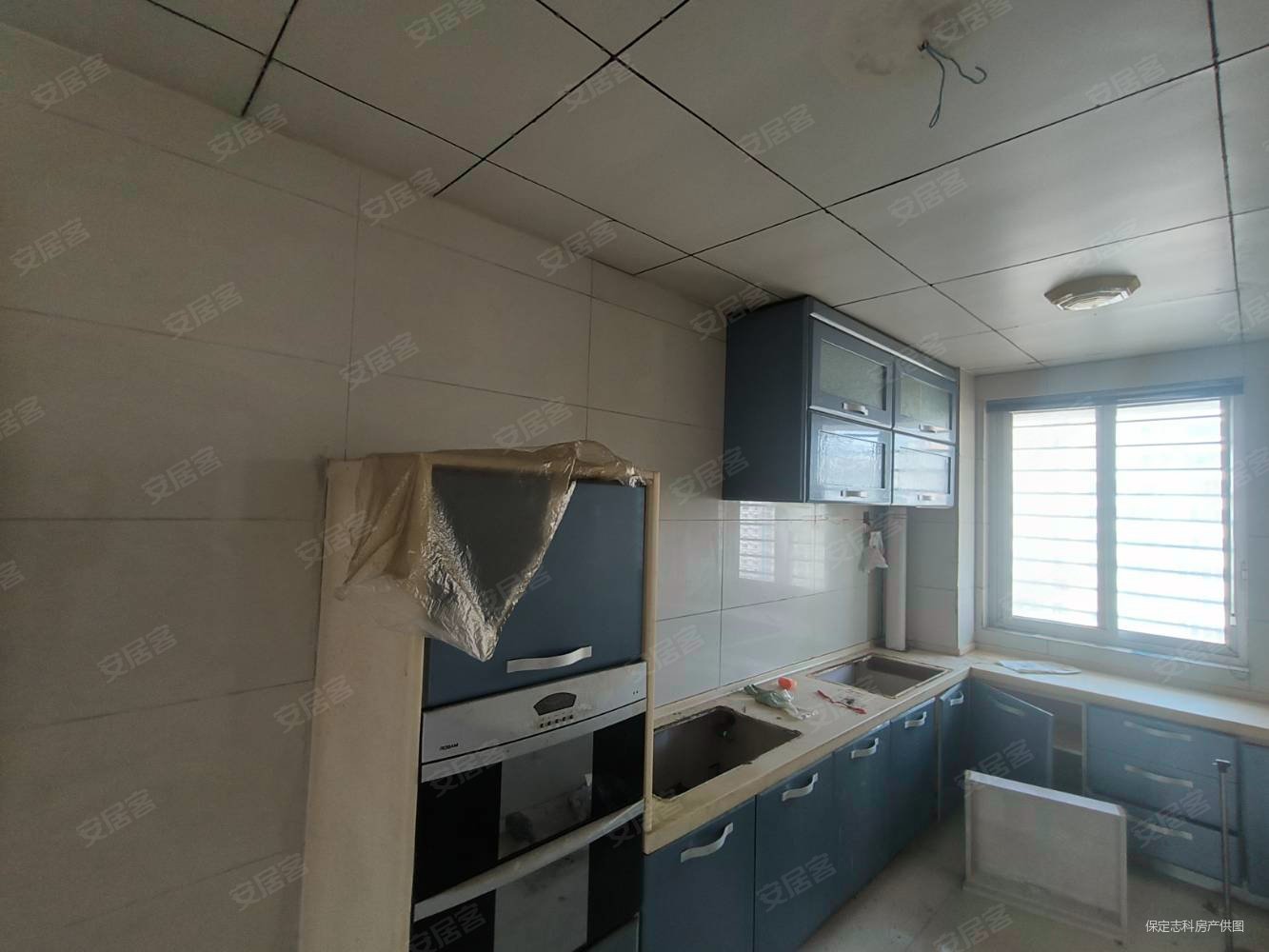 世纪华庭4室2厅3卫241㎡南北180万