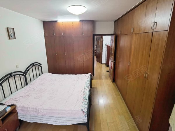 上海长宁镇宁路愚园书香公寓有2套愚园书香公寓,两房两厅两卫,电梯房