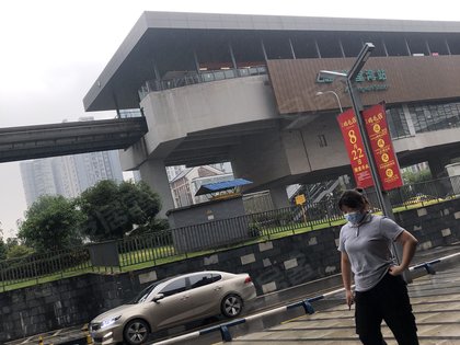 然后浪费空间比较大小区不足向东距100米学堂湾轻轨站,三号线,往北