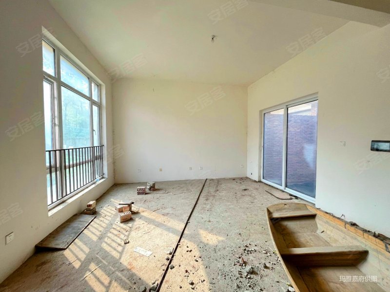 君度半山独栋别墅急售带半亩花园可装电梯随时看房