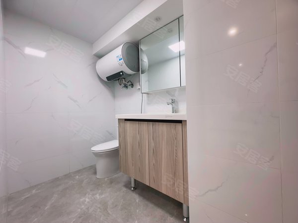 大连中山东港中海星时代两室两卫 精装LOFT 有燃气 封闭小区可月付 可短租包网出租房源真实图片