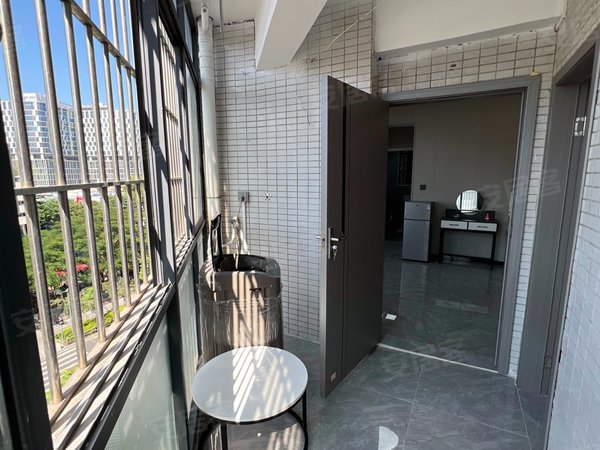 深圳龙华民治龙润大厦民治地铁站999米龙润大厦近碧水龙庭电梯特大三