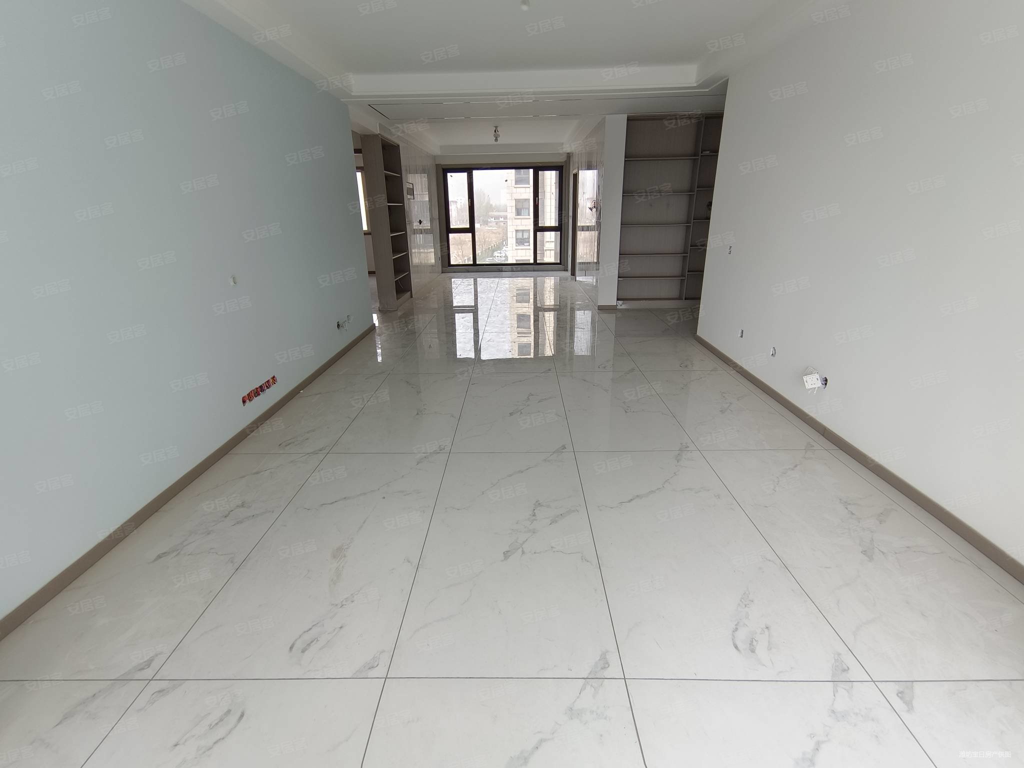 75万天泰滟澜公馆电梯5楼精装未住三居带车储满二