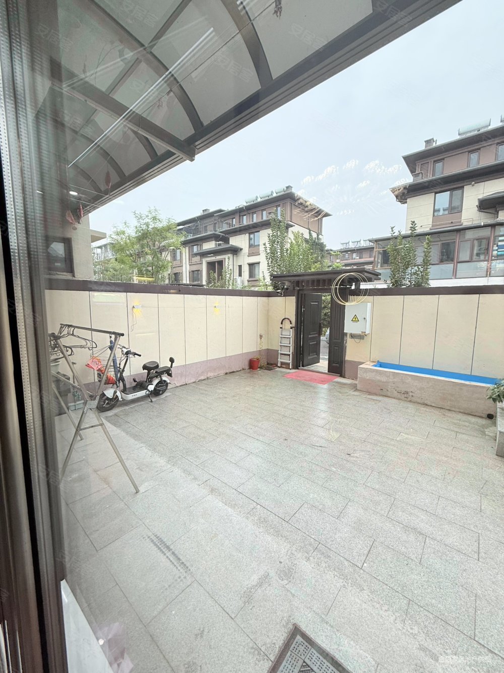 金地长湖湾豪华装修下叠别墅 中央空调地采暖 诚心出售随时看房