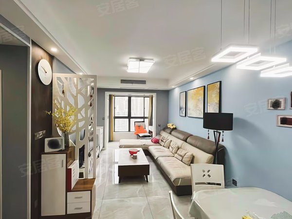 重庆九龙坡陈家坪强发百年国际陈家坪轻轨门口新上干净二房已经空出来