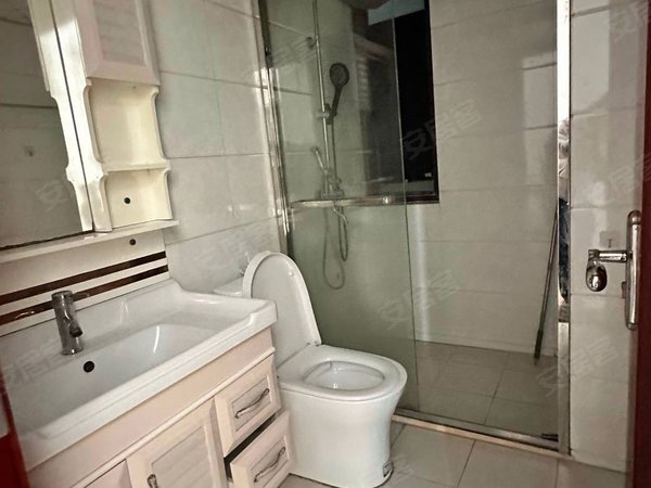 海宁长安镇农发区侨福逸品福邸自住装修的，需要联系出租房源真实图片