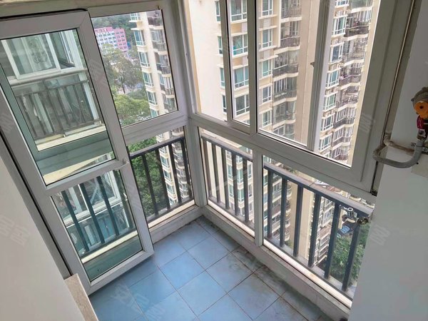 深圳福田景田北景华苑(福田)武警大厦景华苑 17楼42平一房一厅 大阳台