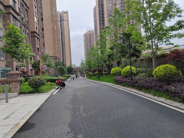 重庆北碚朝阳光亮天润城南苑天润城一期小两房 带家具家电提包入住