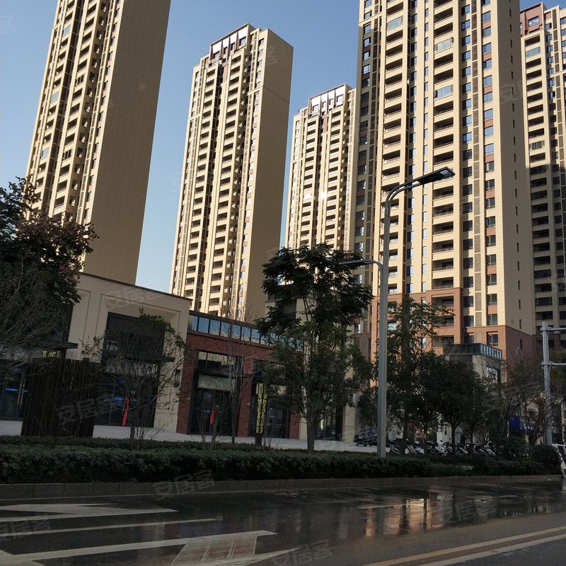 岳伟 2020-06-17   :  :   万达天樾总共六栋楼 分为南北区 北区1.2.