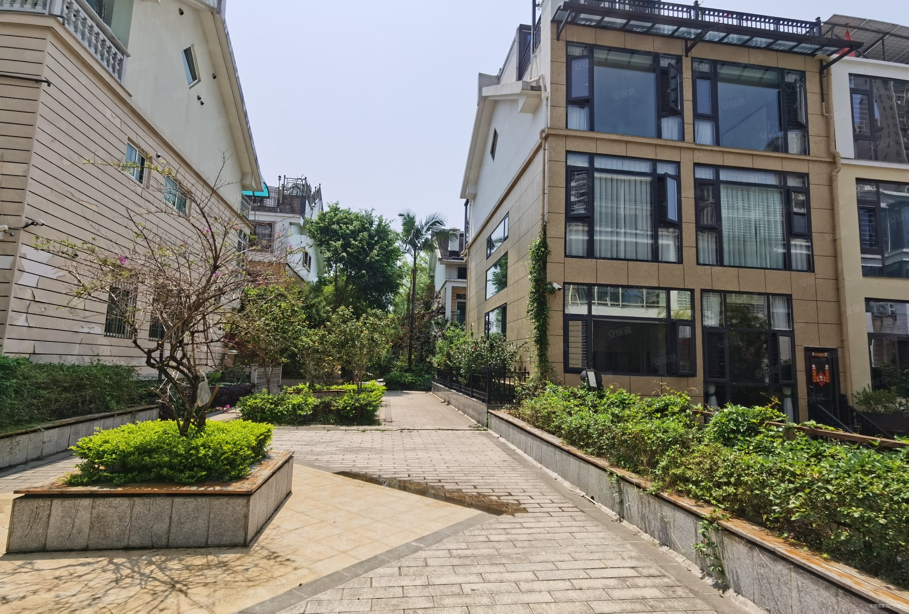 联排别墅带很大地下室地库双车位五四北泰禾广场一侧