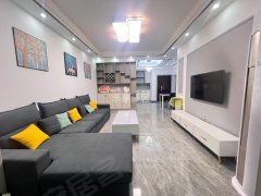 珠海路中心位置精装两室两厅温馨现代装修风格整租家具家电齐全