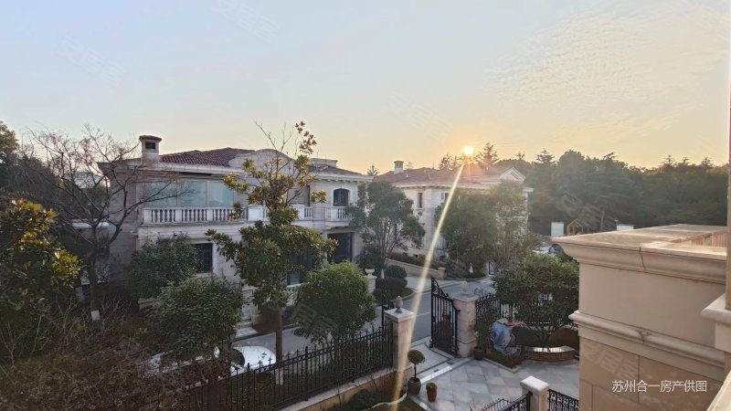 九龙仓国宾1号(别墅)5室2厅4卫633㎡南北9500万