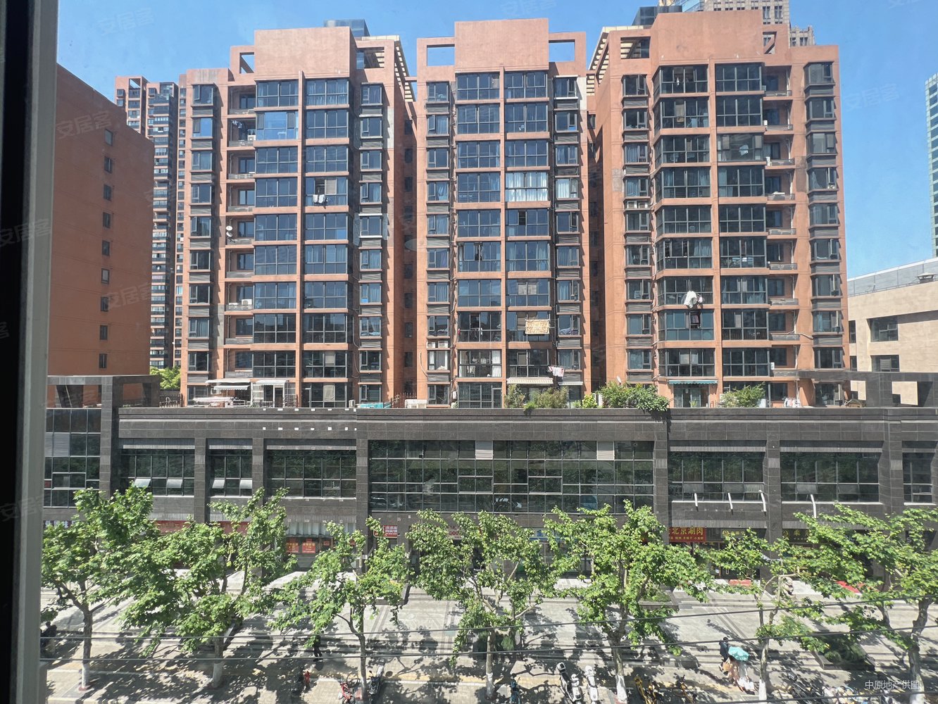 四川北路核心商圈,楼下就是地铁口,虹口宠儿,新乡小区二手房,200万,1